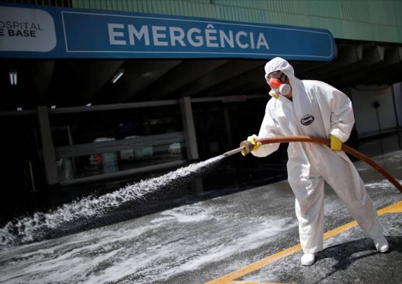 Auxílio emergencial pode voltar caso haja nova onda de Covid, diz Guedes